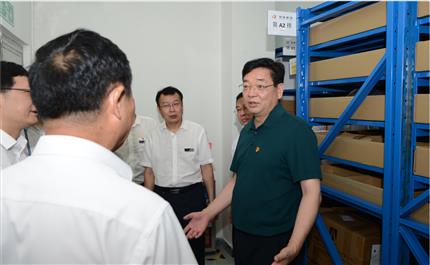河南航投黨委書記、董事長(zhǎng)張明超 深入中原龍浩開展“不忘初心、牢記使命”主題教育調(diào)研